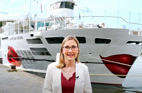 Video anschauen und mehr über die Nachhaltigkeitsmaßnahmen an Bord der A-ROSA erfahren.