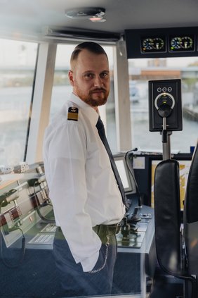 Die neuen Uniformen tragen das staatliche Nachhaltigkeitssiegel „Grüner Knopf“. Foto: Weitblick