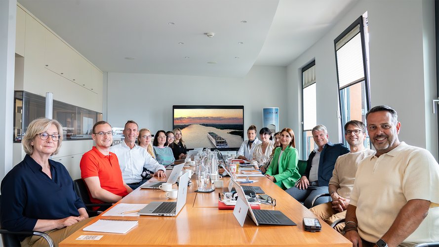 In Rostock hat das A-ROSA Sales-Team gemeinsam das Provisionsmodell weiterentwickelt. Foto: A-ROSA Flussschiff GmbH