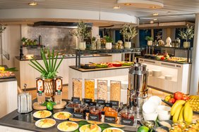 Alle Gäste können sich von abwechslungsreichen Genießer-Buffets im Restaurant verwöhnen lassen. Foto: A-ROSA Flussschiff GmbH
