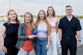 Insgesamt sieben Nachwuchs-Touristiker lernen bei A-ROSA. v.l.n.r. Anna Buttler, Mandy Wittig, Laura Tylko, Tami Eberhardt, Sören Thede Foto: A-ROSA Flussschiff GmbH