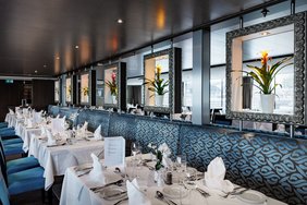 Im Restaurant dürfen sich die Gäste auf Feinschmecker-Buffets und servierte Hauptgänge freuen. Foto: A-ROSA Flussschiff GmbH