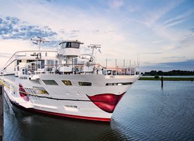 Die schwimmende Bühne der “Schlager ahoi” Flusskreuzfahrt, A-ROSA SENA in Köln. Foto: A-ROSA Flussschiff GmbH