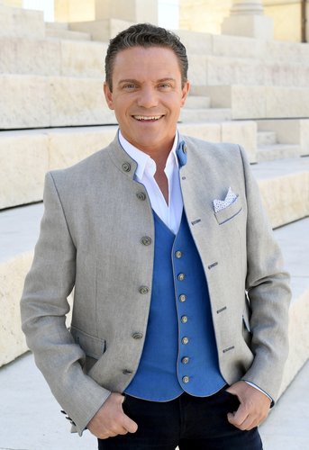 Stefan Mross nimmt die Gäste mit auf eine musikalische Reise voller Schlagerliebe und unvergesslicher Momente an Bord der A-ROSA SENA. Foto: Wolfgang Breiteneicher